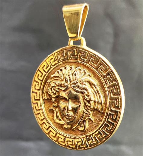 dije de oro versace